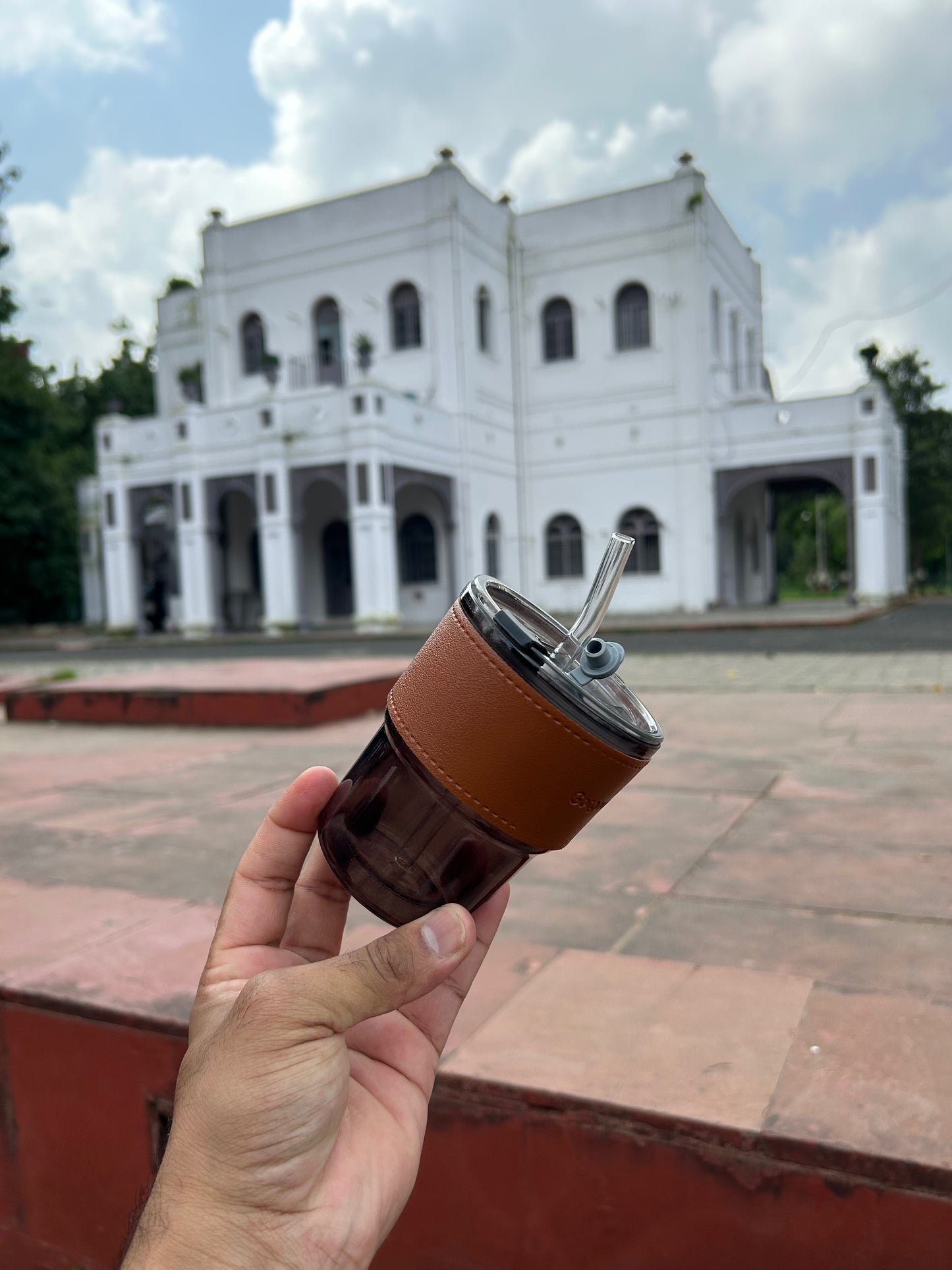 Glass Tumbler with Straw & Leather Sleeve | Glass Sipper with Anti-Skid Leather Grip | Glass Tumbler – Hot & Cold Beverage Sipper | Glass Cup with Leather Sleeve & Straw | Glass Sipper with Leather Handle – For Travel & Daily Use