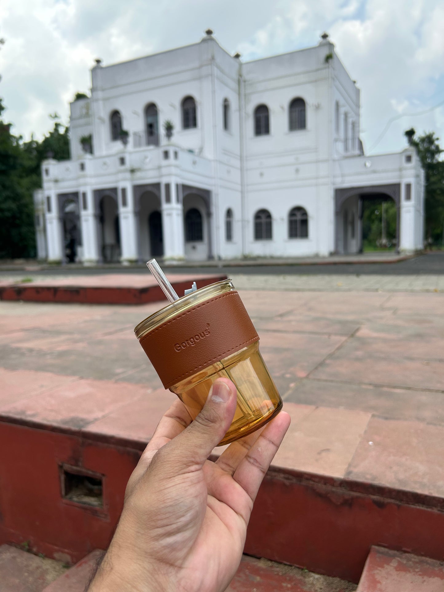 Glass Tumbler with Straw & Leather Sleeve | Glass Sipper with Anti-Skid Leather Grip | Glass Tumbler – Hot & Cold Beverage Sipper | Glass Cup with Leather Sleeve & Straw | Glass Sipper with Leather Handle – For Travel & Daily Use